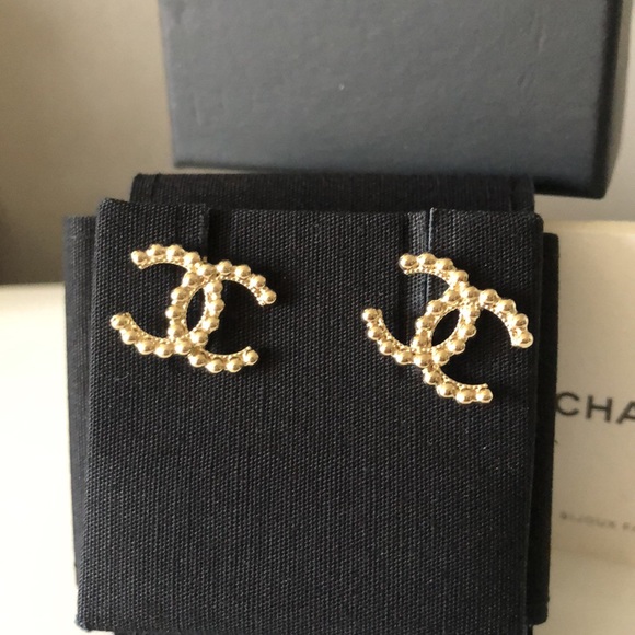 NEW CHANEL Classic CC Logo Earrings - Picture 6 of 10